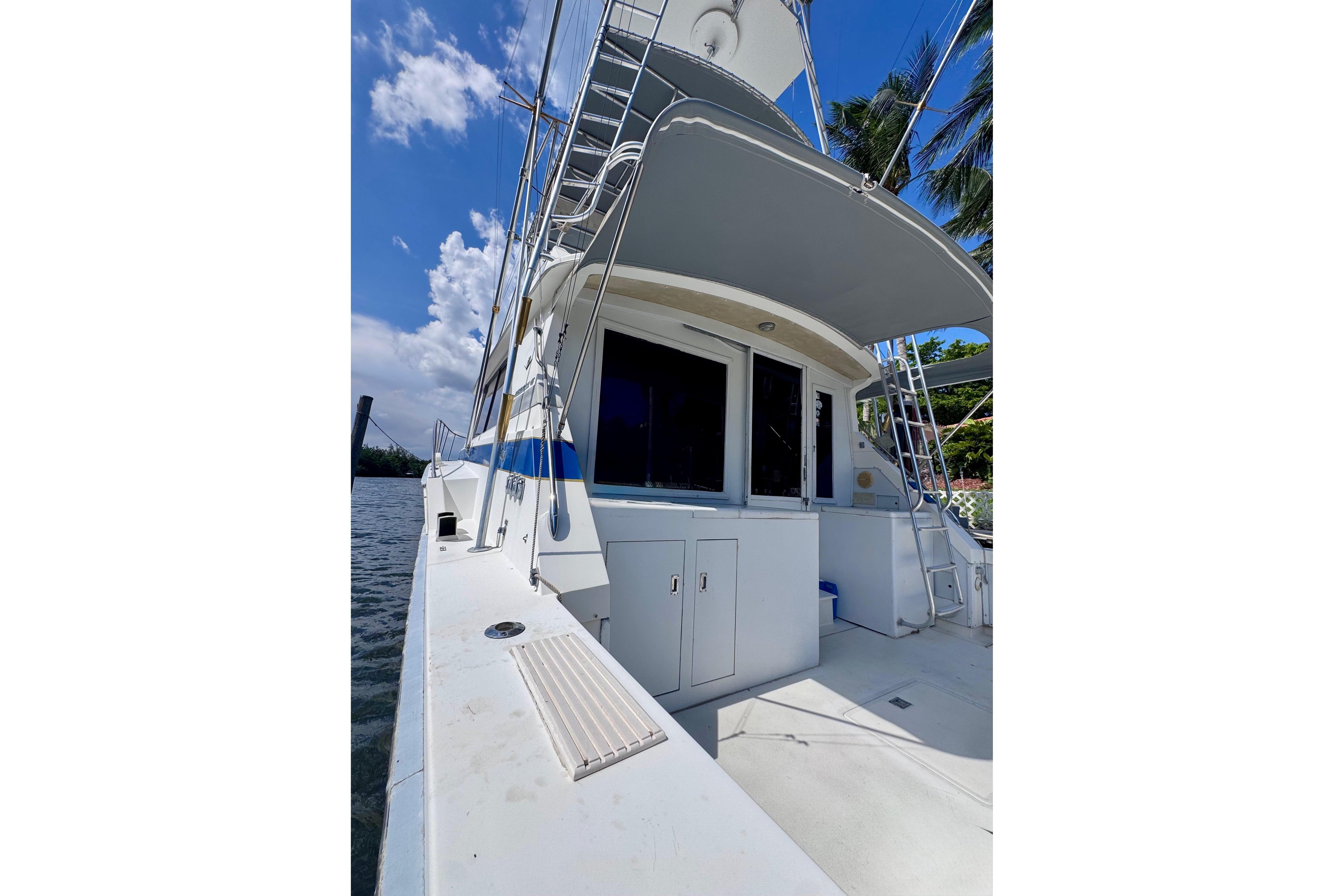 1986 Bertram 46III Convertible — Twin Detroit 8V92TA Diesels, Coral Gables