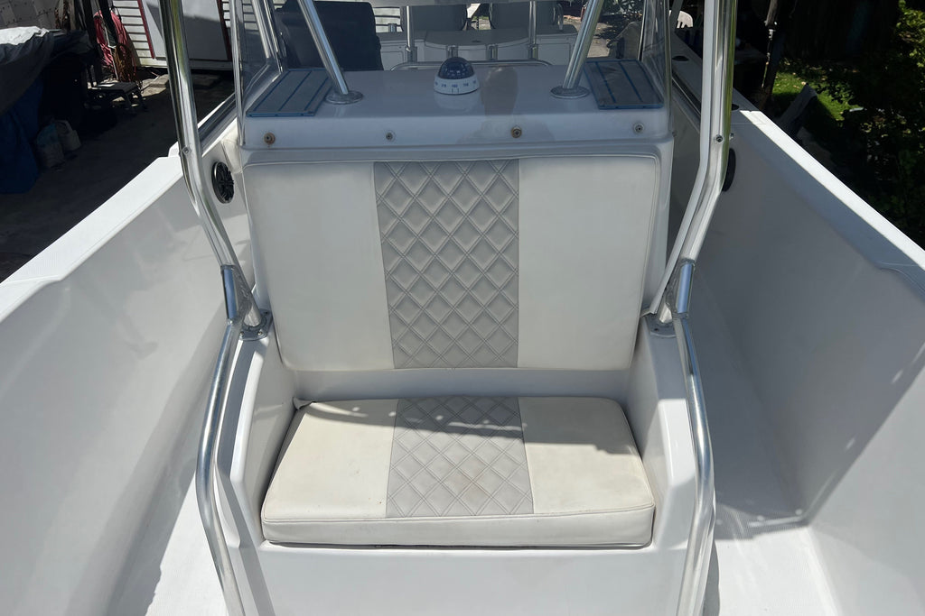 2000 Cobia 274 Center Console