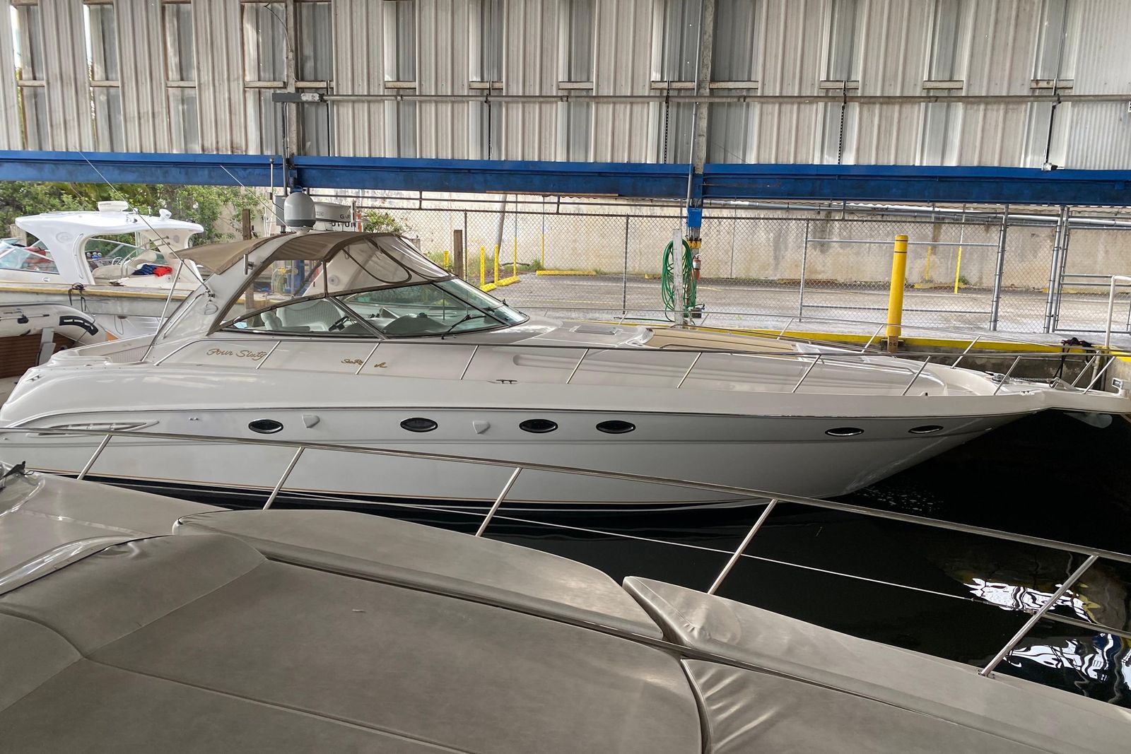 2000 Sea Ray 460 Express Cruiser