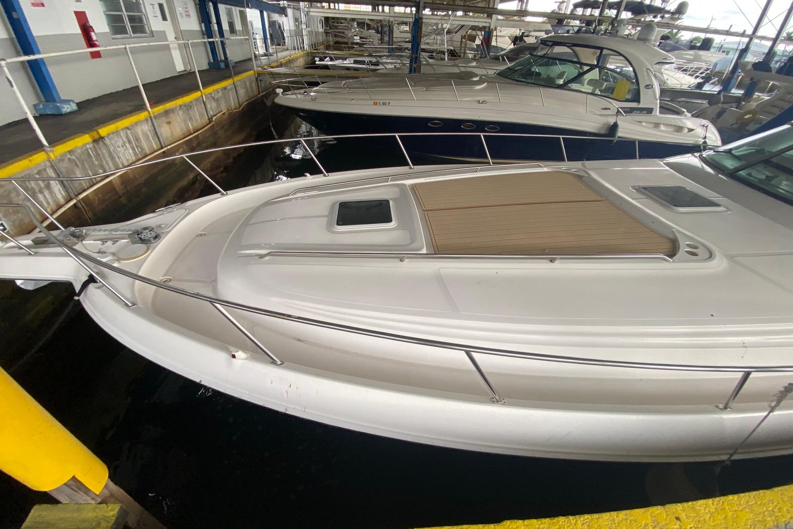 2000 Sea Ray 460 Express Cruiser