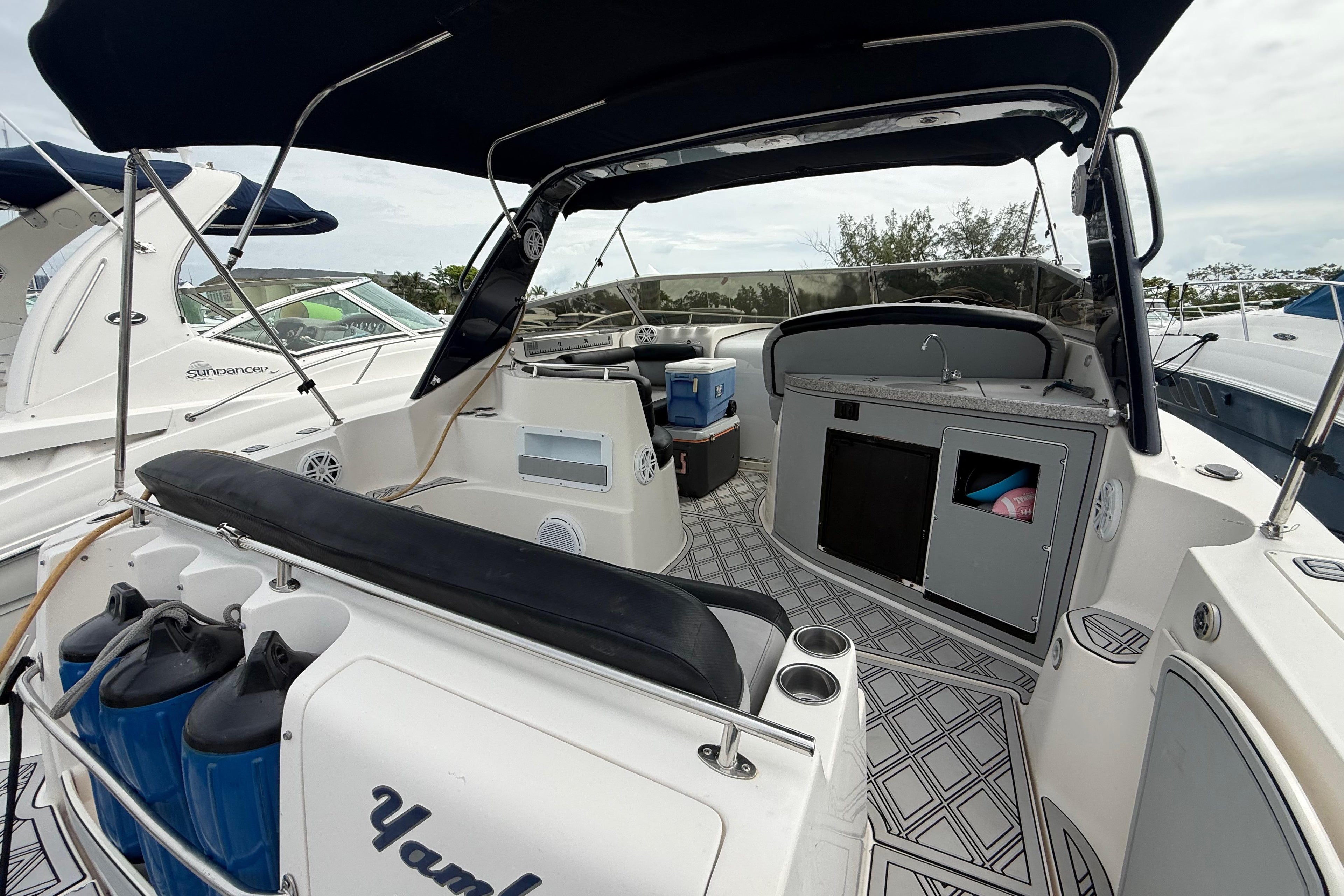 2004 Rinker Fiesta Vee 342