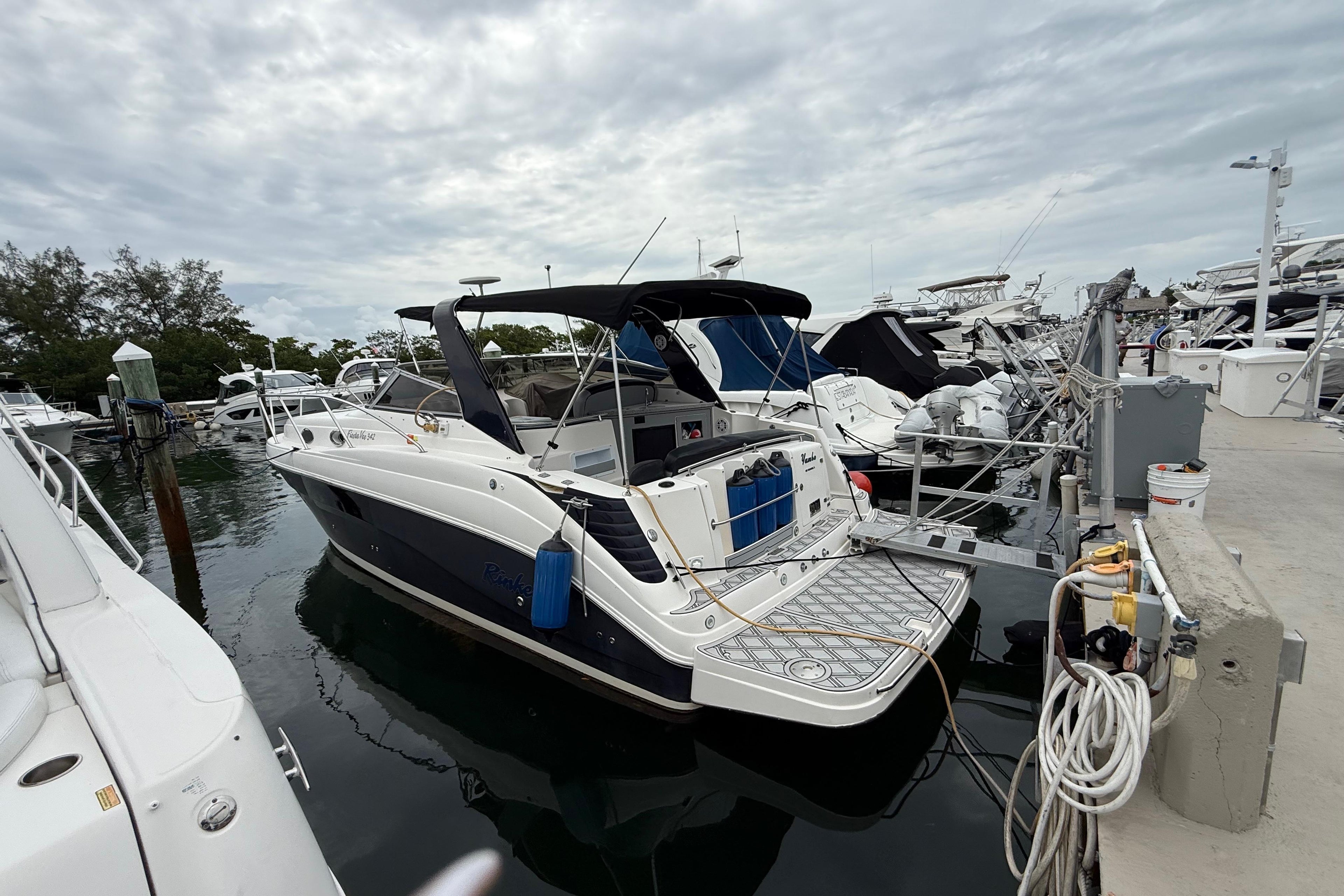 2004 Rinker Fiesta Vee 342