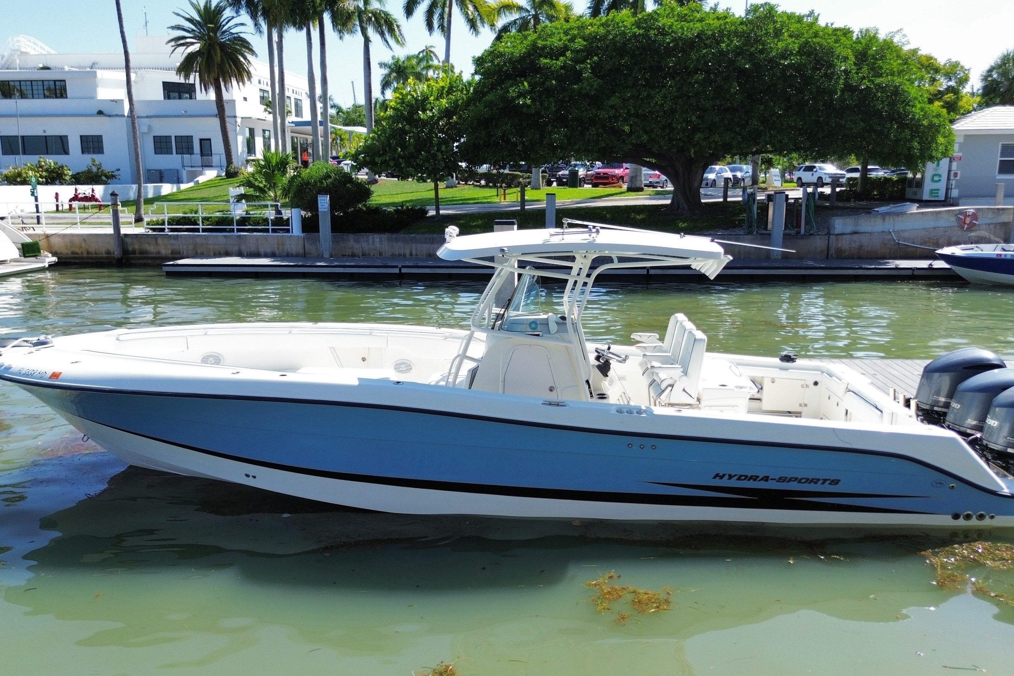 2004 Hydra-Sports Vector 3300 CC — Triple Yamaha 300s, Miami