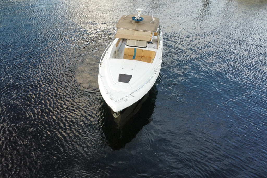 2005 Intrepid 323 Cuddy