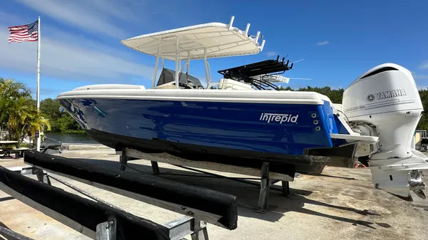 2005 Intrepid 323 — Twin Yamaha F350s, Miami
