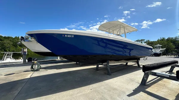 2005 Intrepid 323 — Twin Yamaha F350s, Miami