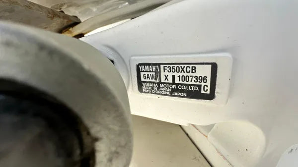 2005 Intrepid 323 — Twin Yamaha F350s, Miami
