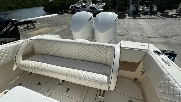 2005 Intrepid 323 — Twin Yamaha F350s, Miami
