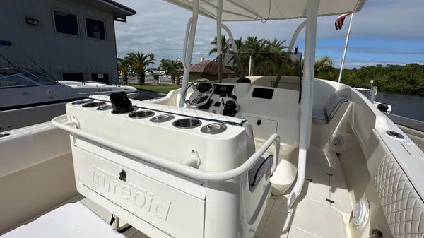 2005 Intrepid 323 — Twin Yamaha F350s, Miami