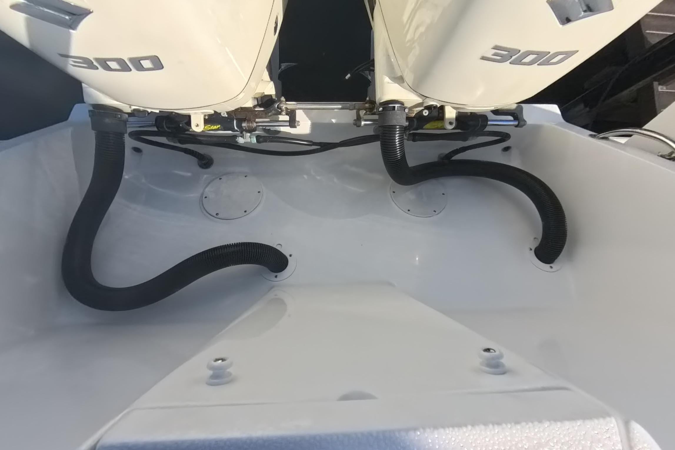 2005 Intrepid 348 Walkaround — Twin Suzuki 300s, Pompano Beach