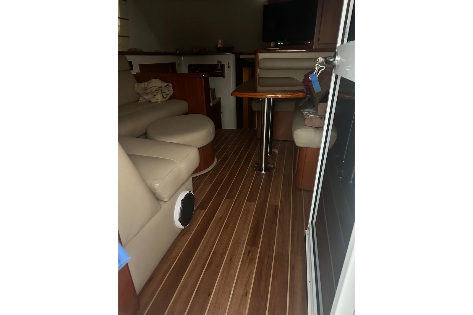 2005 Riviera 37 Flybridge — Twin Cummins 760 HP, Cutler Bay