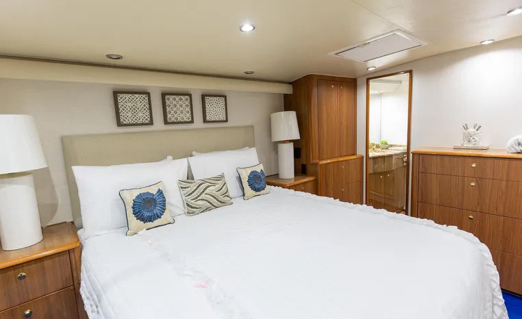 2005 Viking 61 Enclosed Bridge — Twin MTU Diesels, West Palm Beach