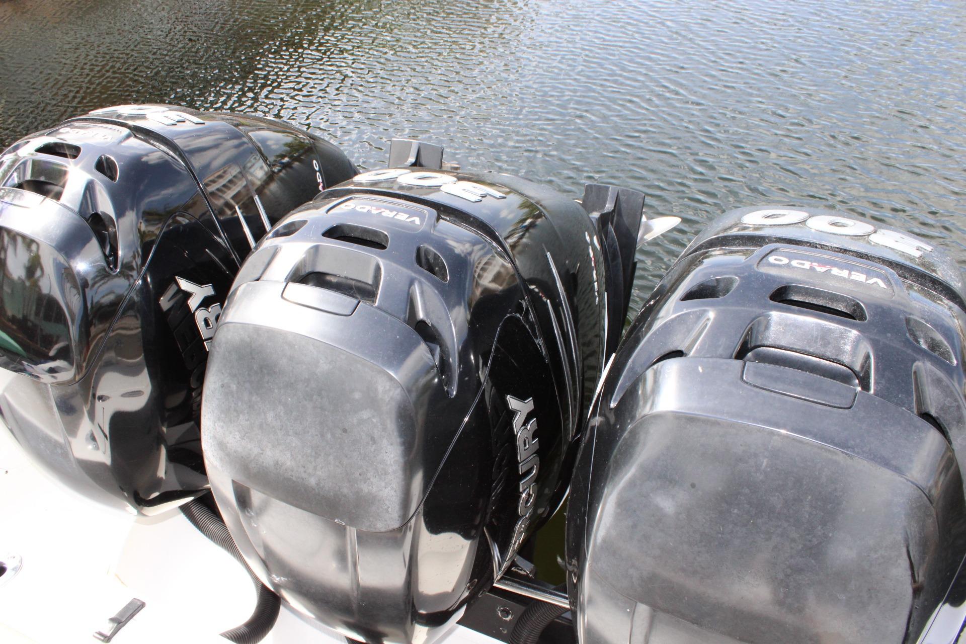 2007 Fountain 34 Center Console — Triple Mercury 300s, Miami