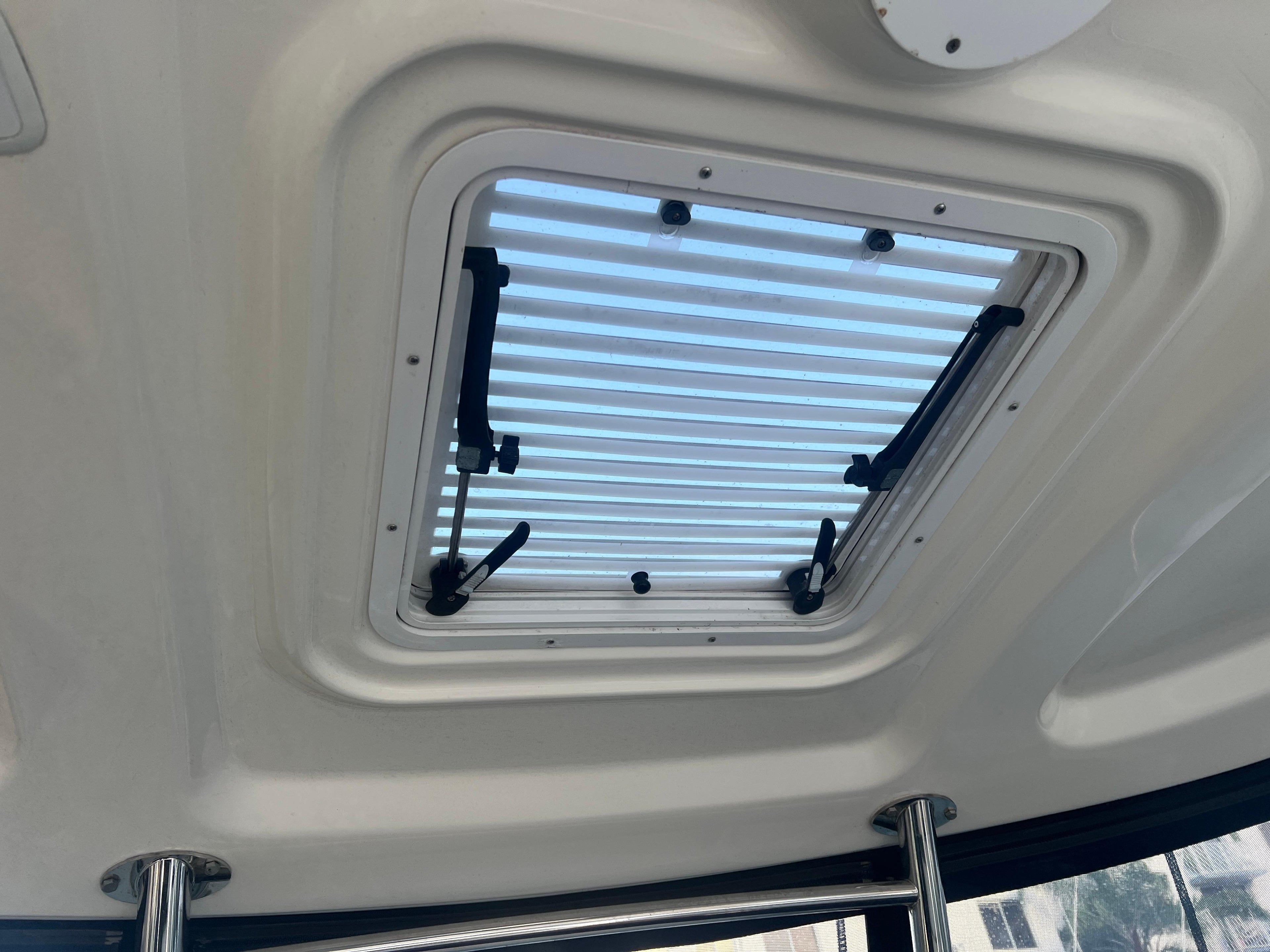 2007 Sea Ray 40 Sundancer — Twin Cummins Diesel, Miami