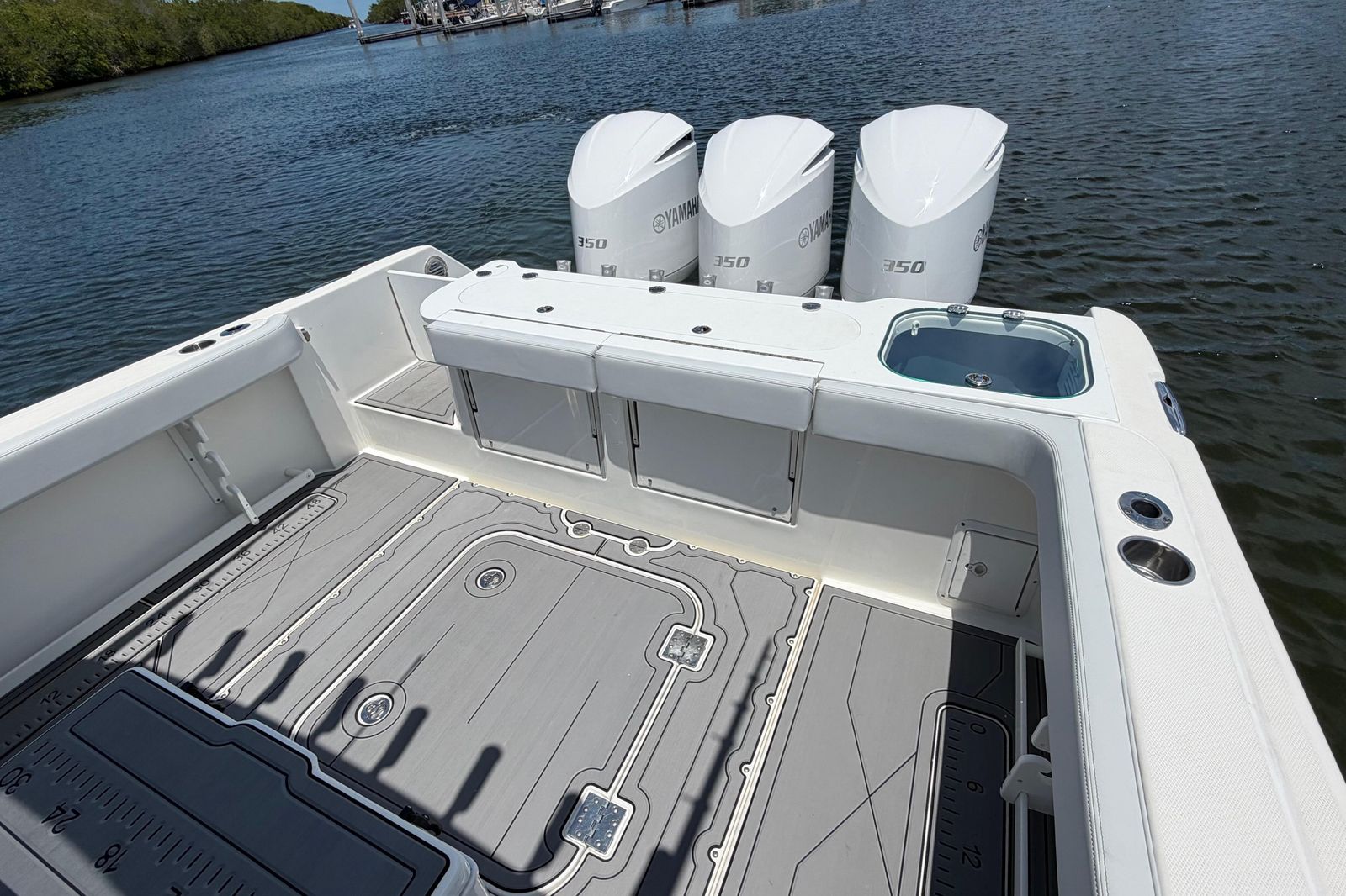 2009 Everglades 350LX
