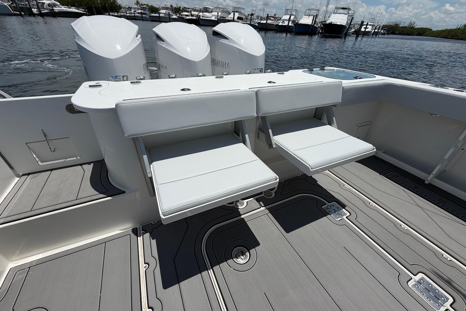 2009 Everglades 350LX