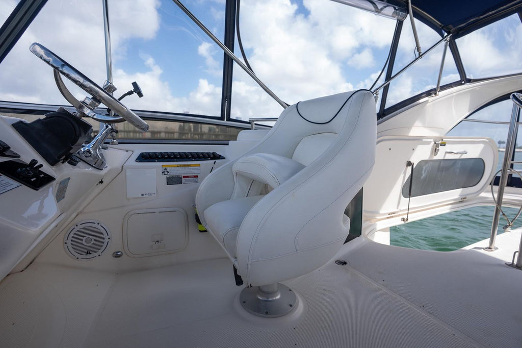 2009 Meridian 391 Sedan — Twin Cummins 760hp, Key Biscayne