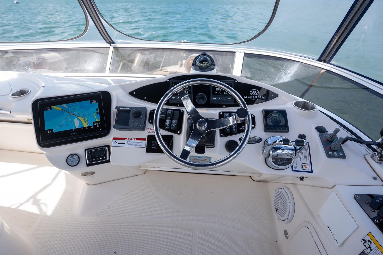 2009 Meridian 391 Sedan — Twin Cummins 760hp, Key Biscayne