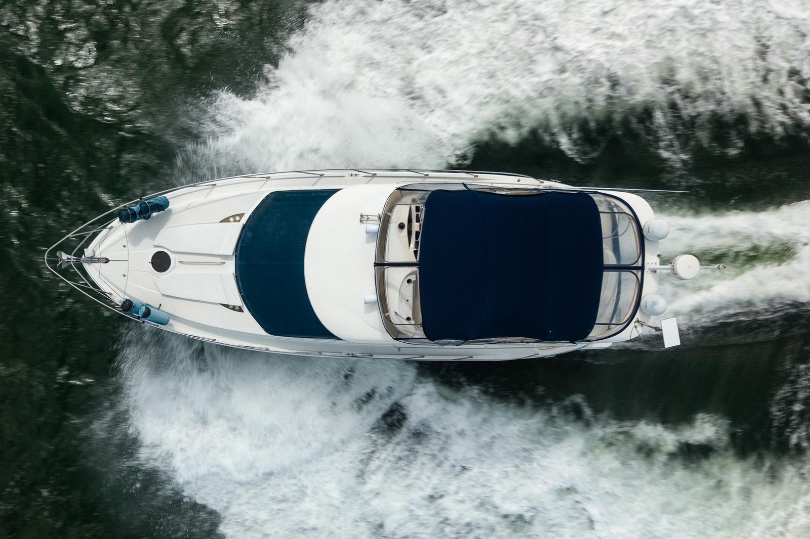 2009 Meridian 391 Sedan — Twin Cummins 760hp, Key Biscayne