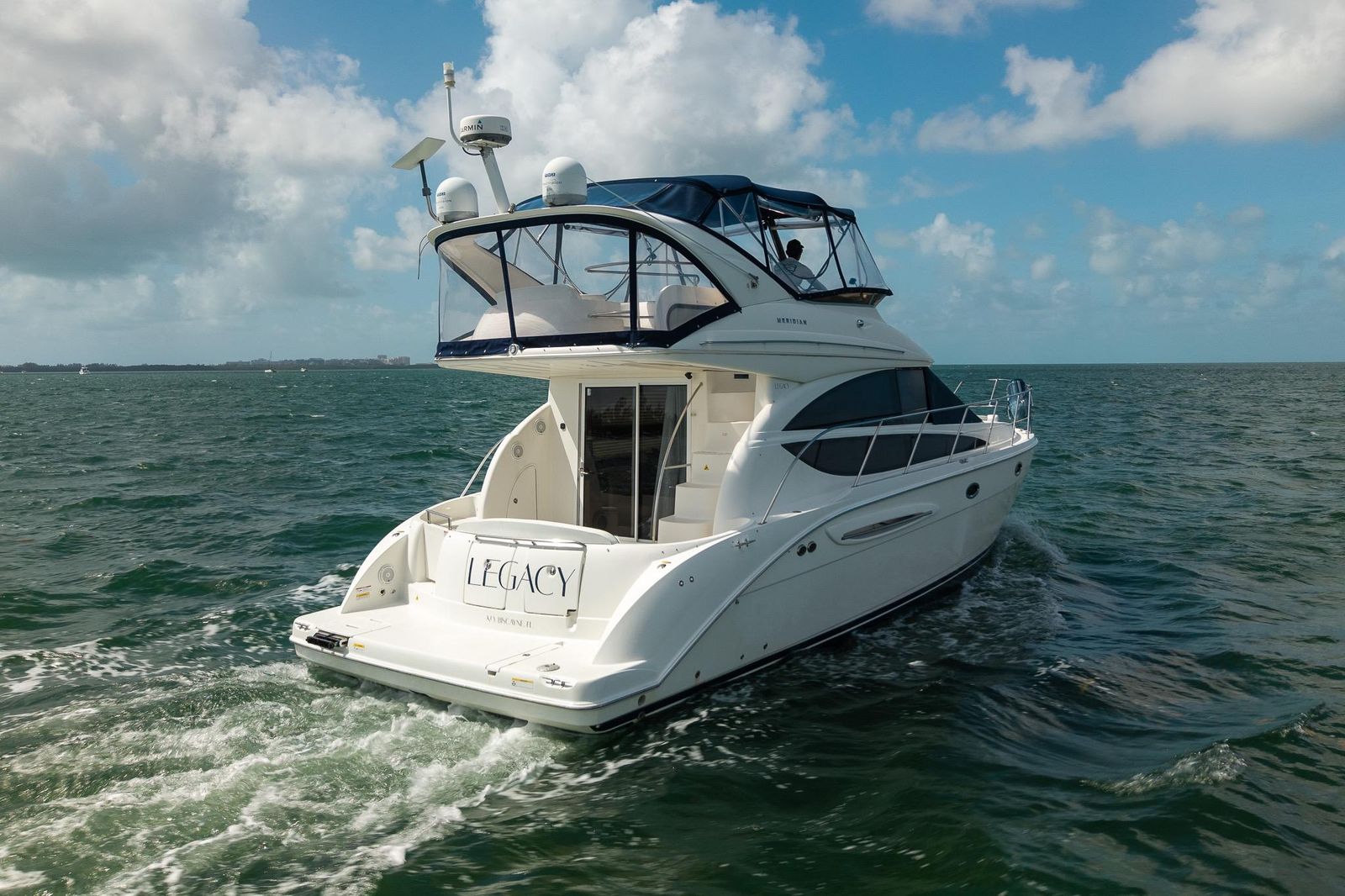 2009 Meridian 391 Sedan — Twin Cummins 760hp, Key Biscayne