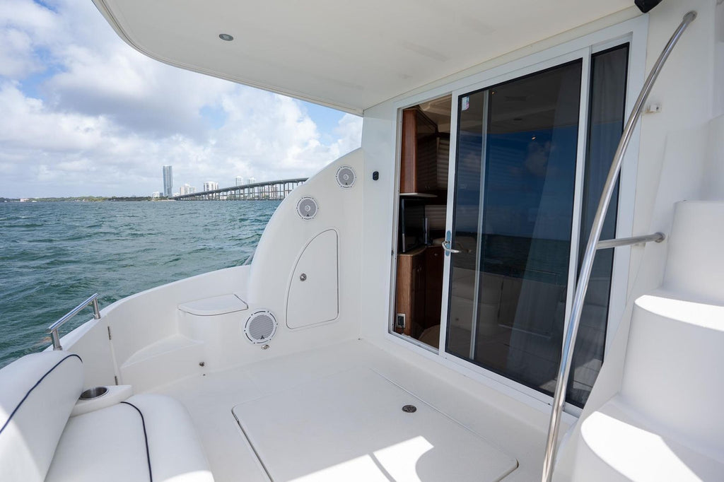 2009 Meridian 391 Sedan — Twin Cummins 760hp, Key Biscayne