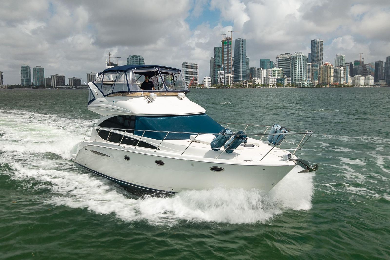 2009 Meridian 391 Sedan — Twin Cummins 760hp, Key Biscayne