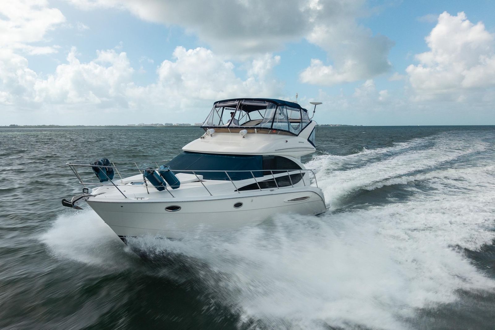 2009 Meridian 391 Sedan — Twin Cummins 760hp, Key Biscayne