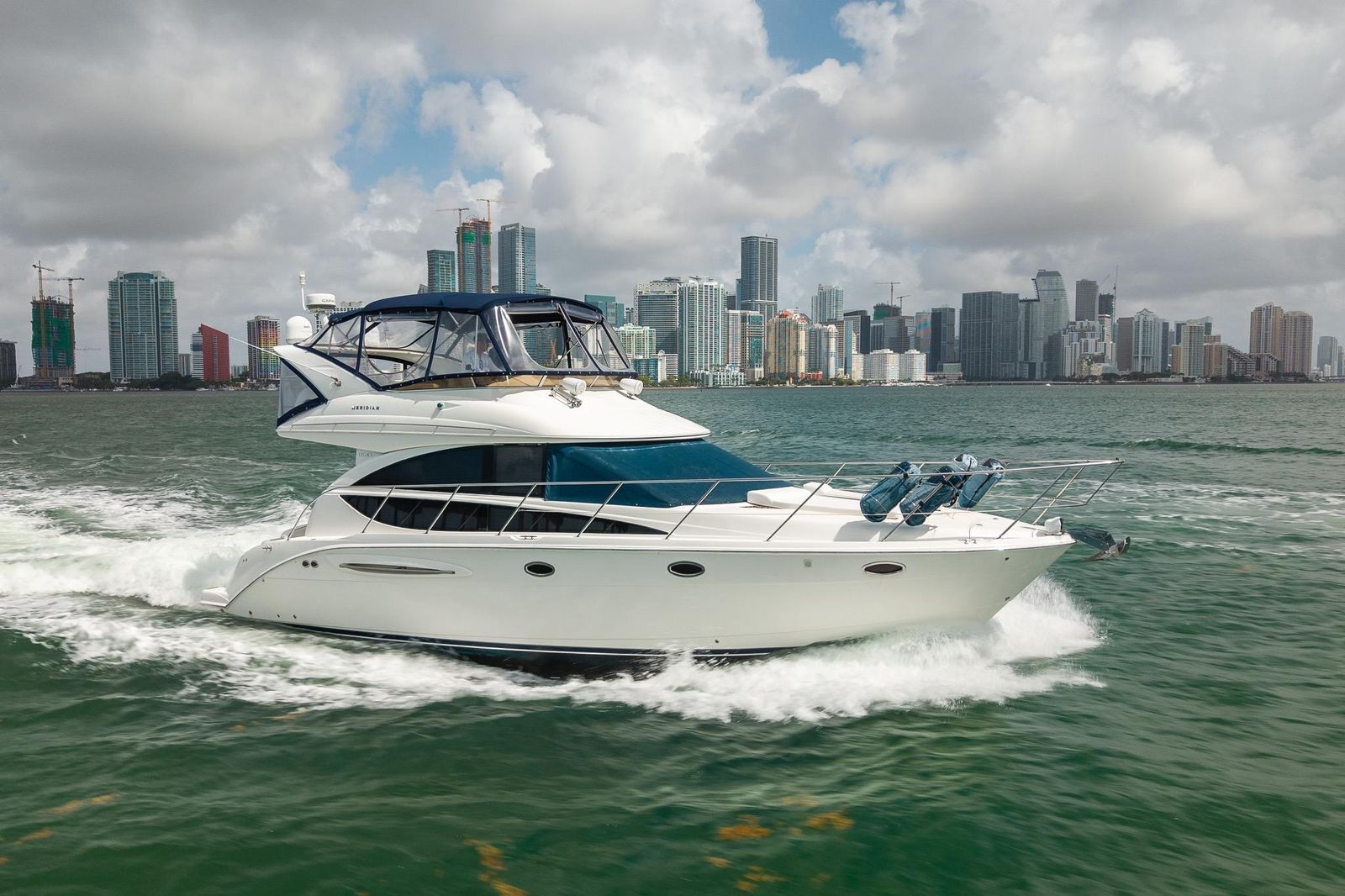 2009 Meridian 391 Sedan — Twin Cummins 760hp, Key Biscayne