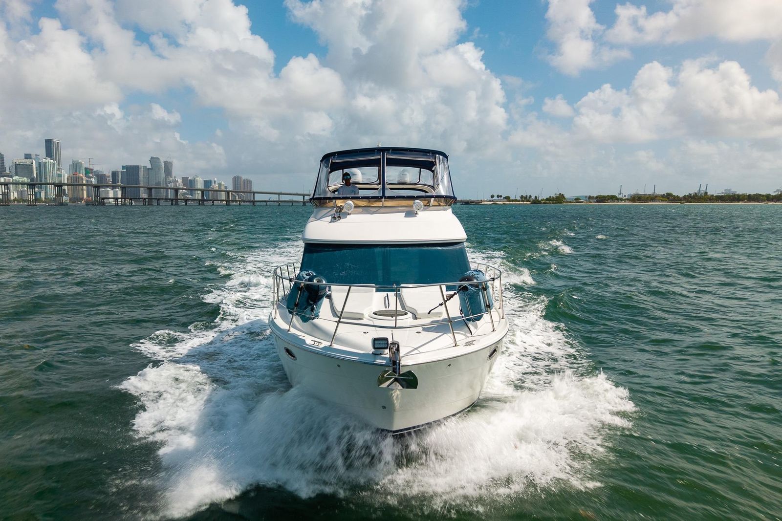 2009 Meridian 391 Sedan — Twin Cummins 760hp, Key Biscayne