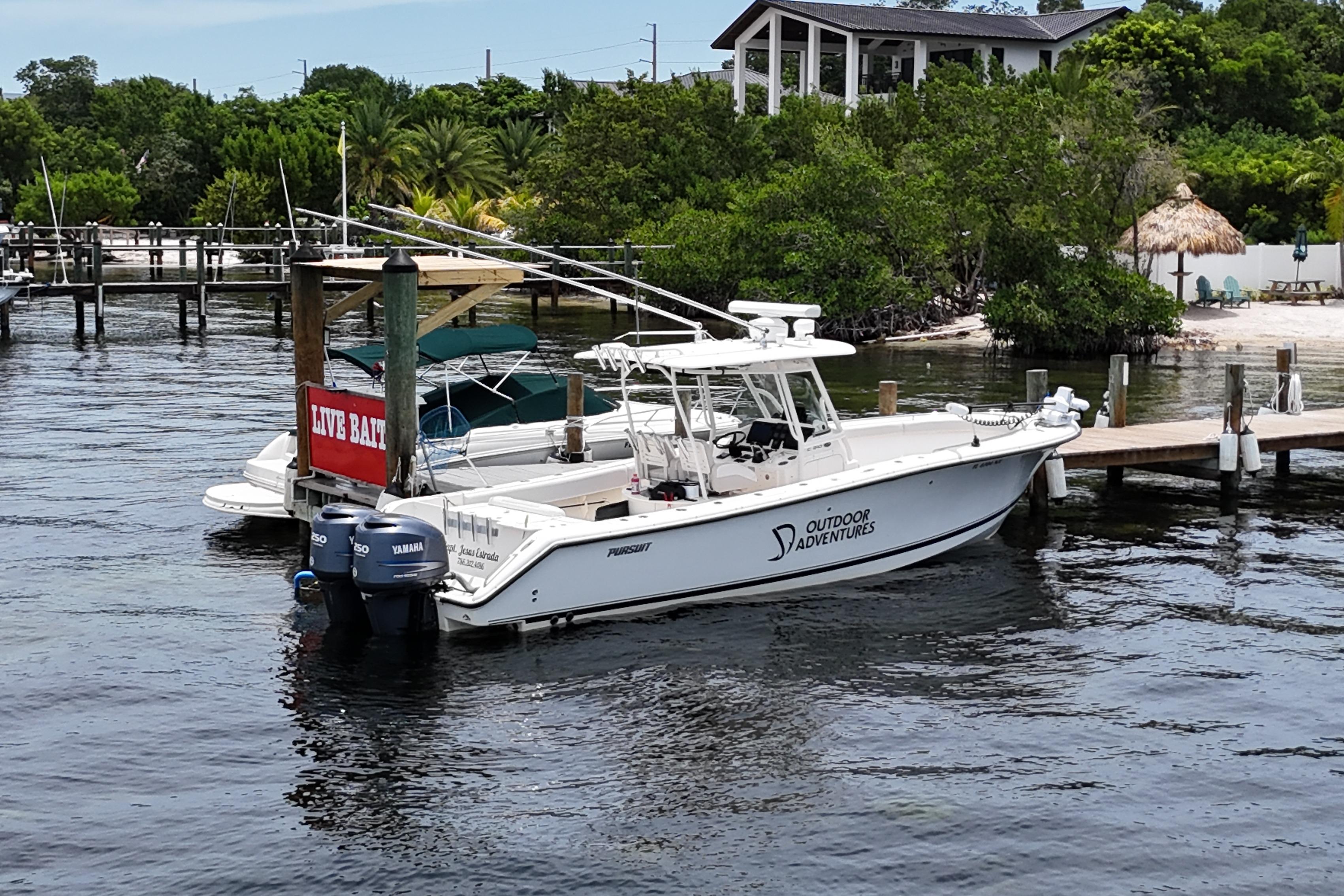 2009 Pursuit C 310 Center Console — Twin Yamaha F250s, Key Largo
