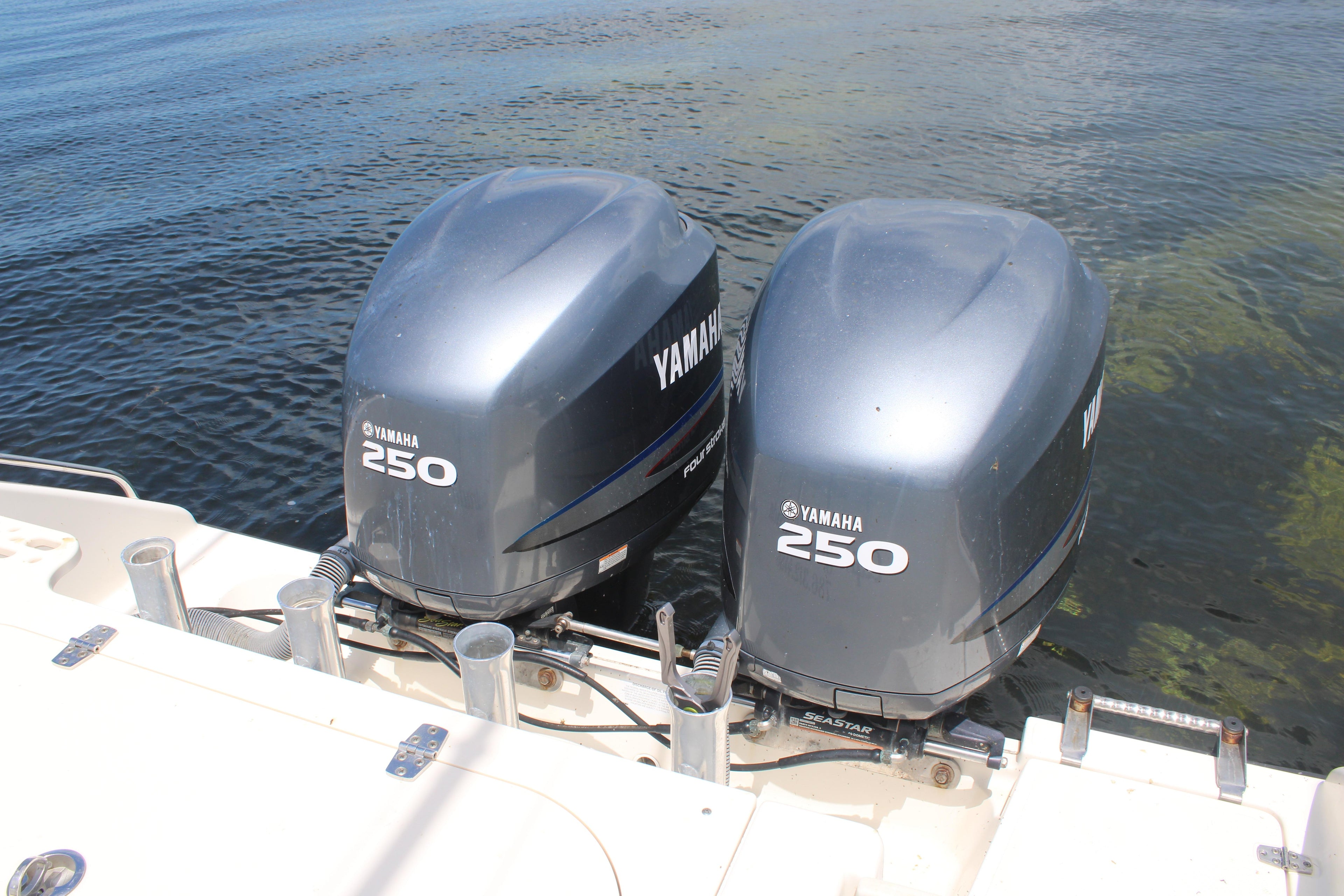 2009 Pursuit C 310 Center Console — Twin Yamaha F250s, Key Largo