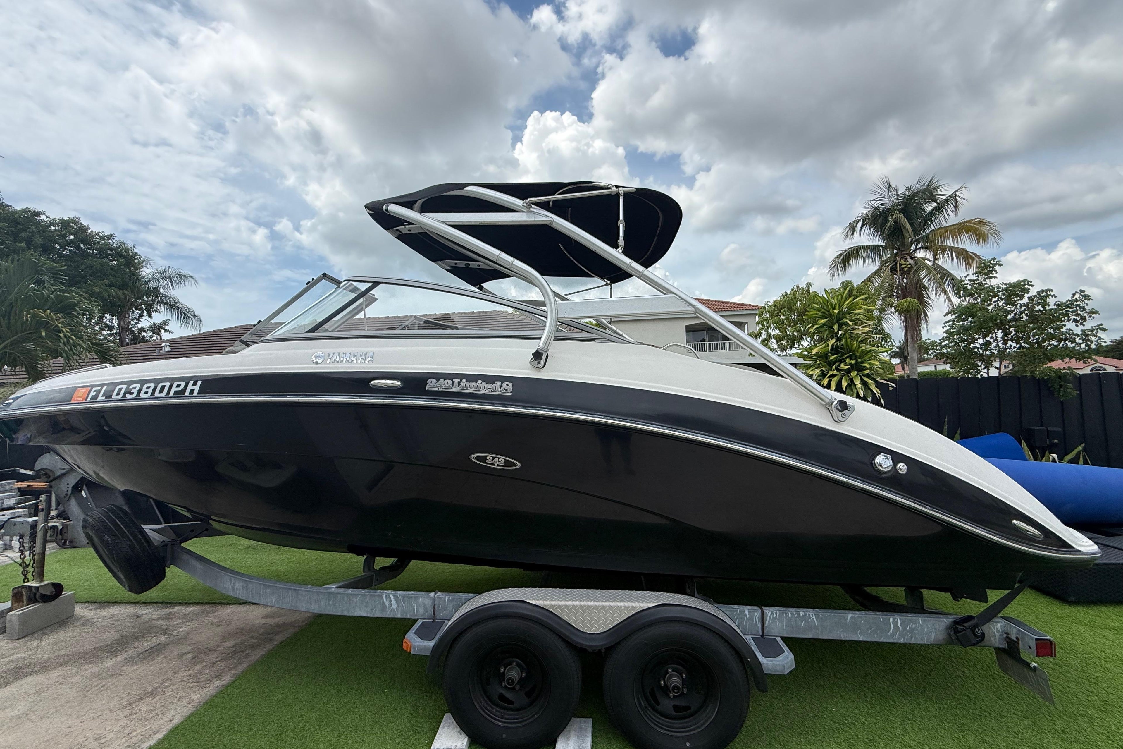 2012 Yamaha Boats 242 Limited S