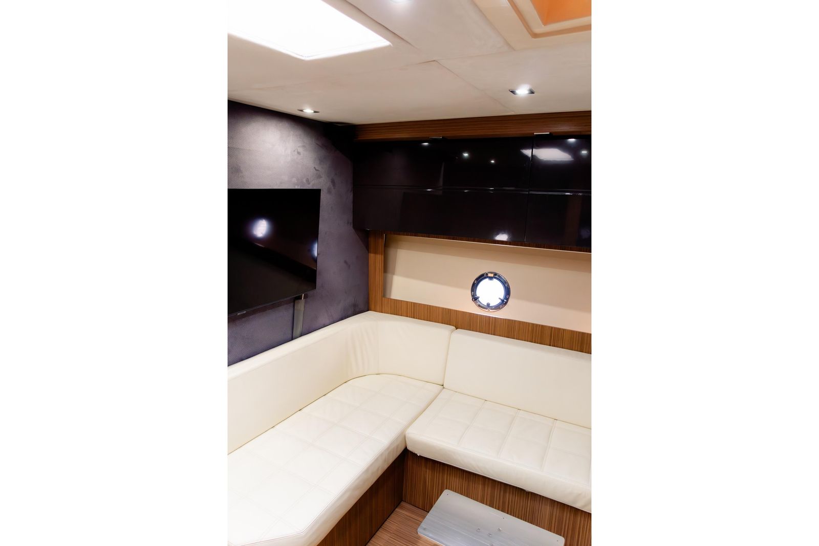 2013 Azimut Atlantis 48 — Cummins Diesel Inboard, Miami