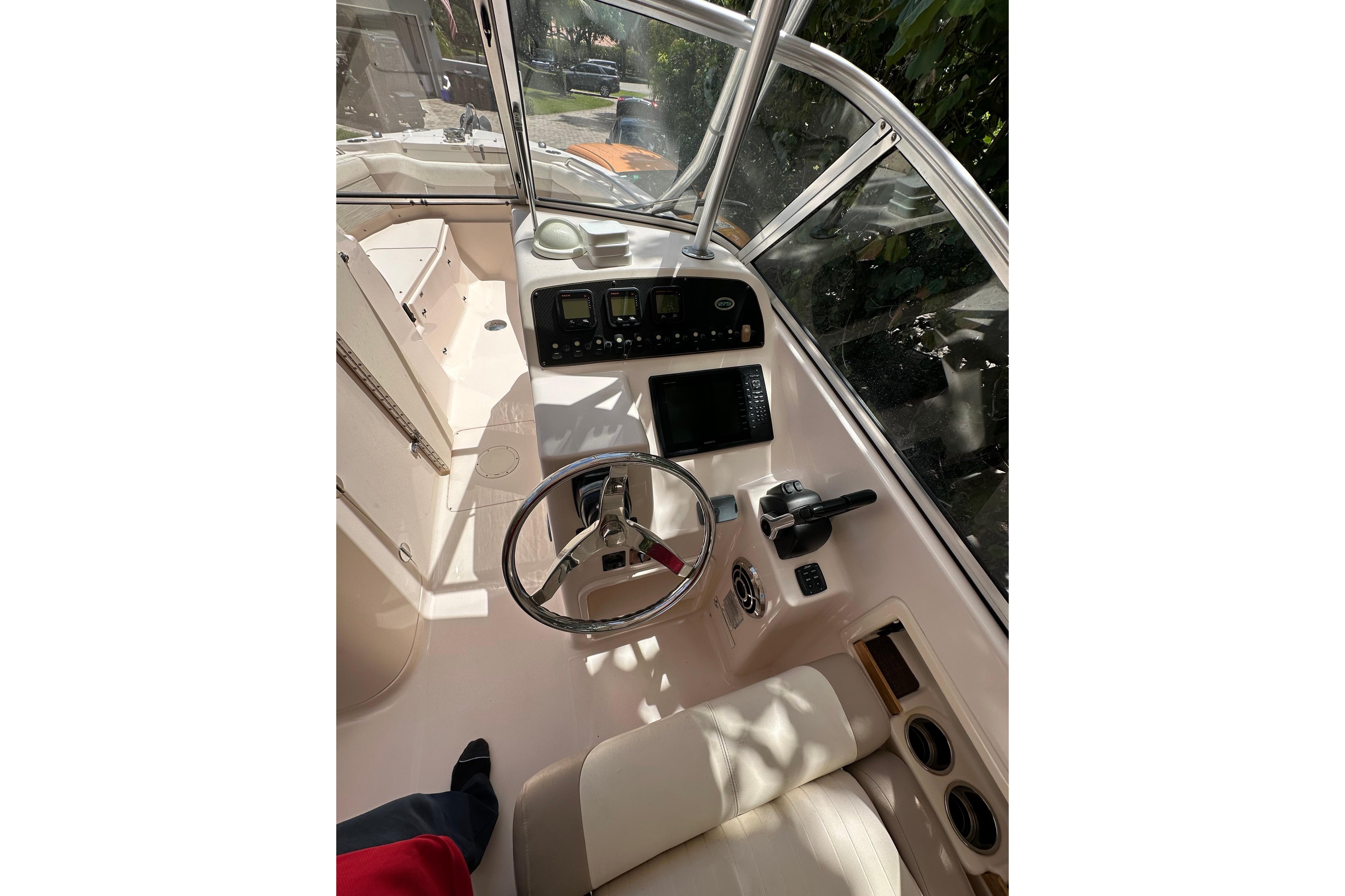 2014 Grady-White Freedom 275 — Twin Yamaha F200s, West Palm Beach