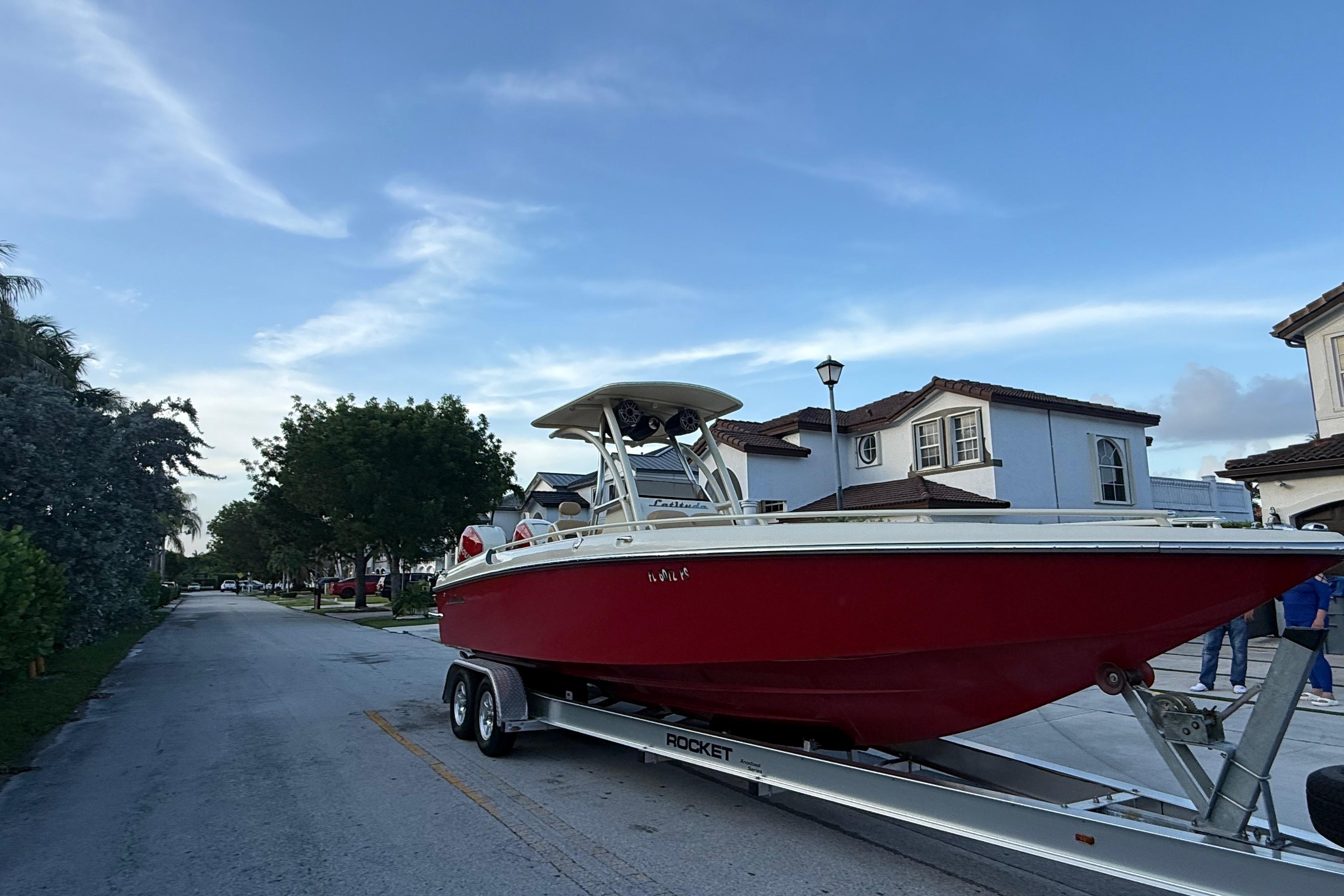 2014 Custom Latitude Powerboats 28 CC