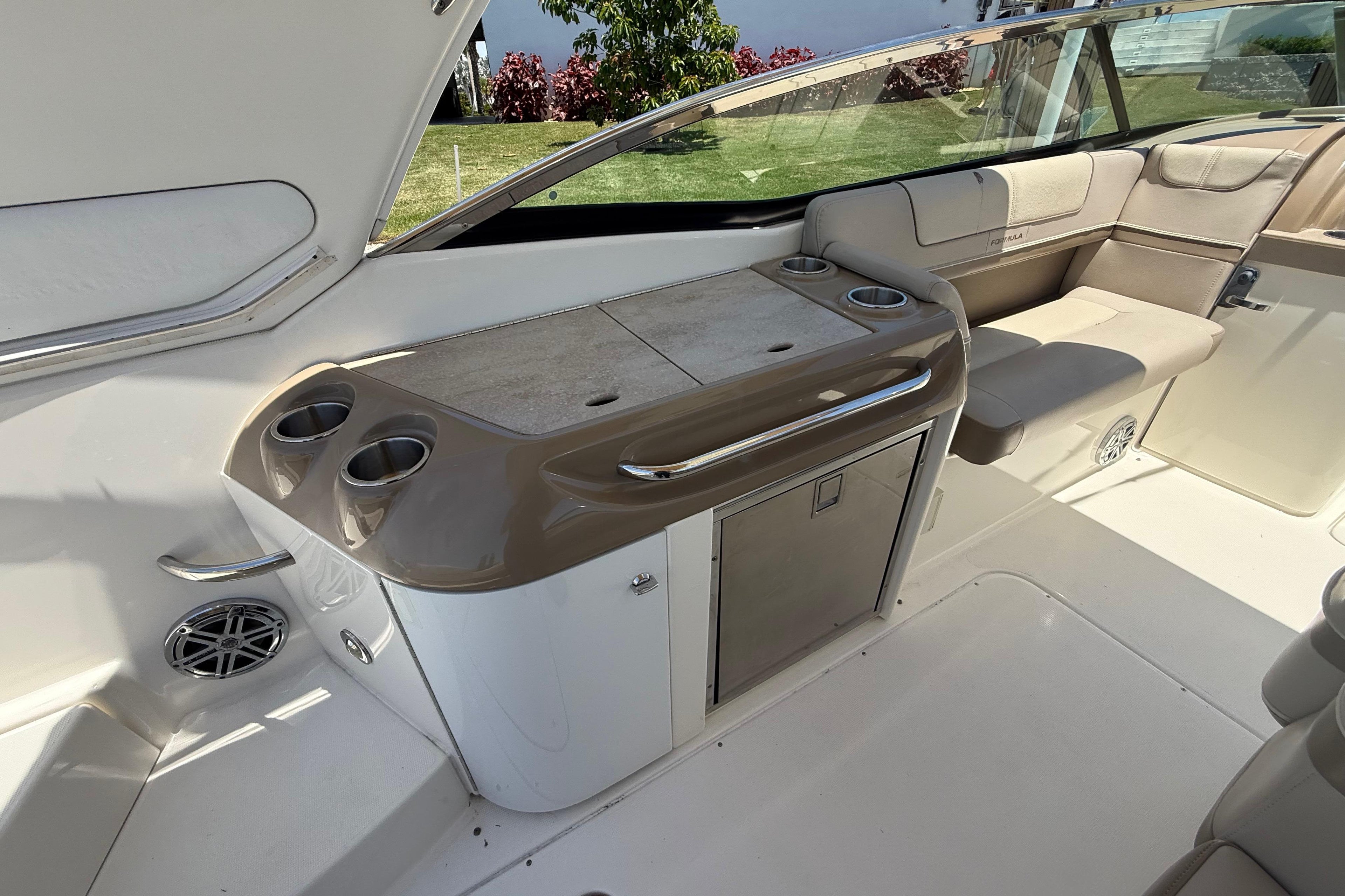 2015 Formula 310 Bowrider — Twin Mercruiser 8.2L, Marco Island