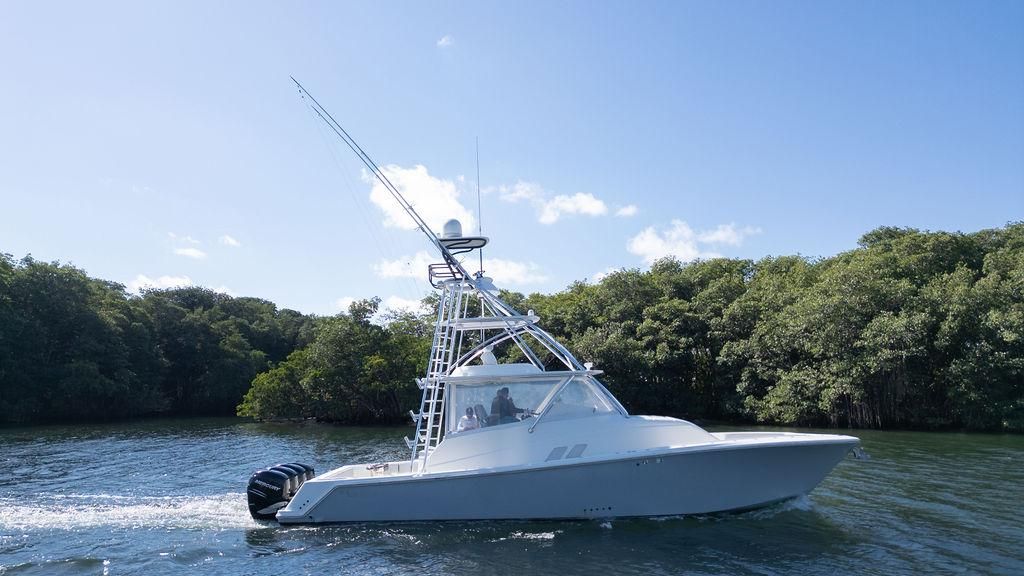 2016 SeaVee 430 Fisharound — Quad Mercury Verado 350s, Miami