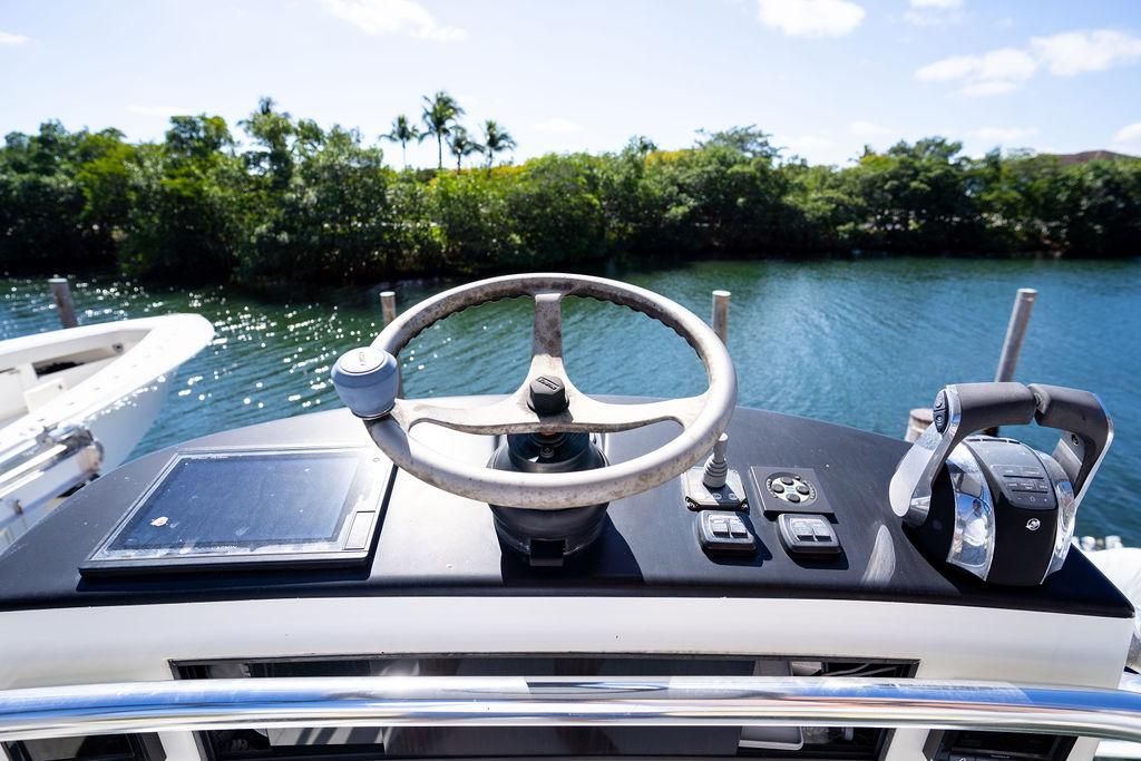 2016 SeaVee 430 Fisharound — Quad Mercury Verado 350s, Miami
