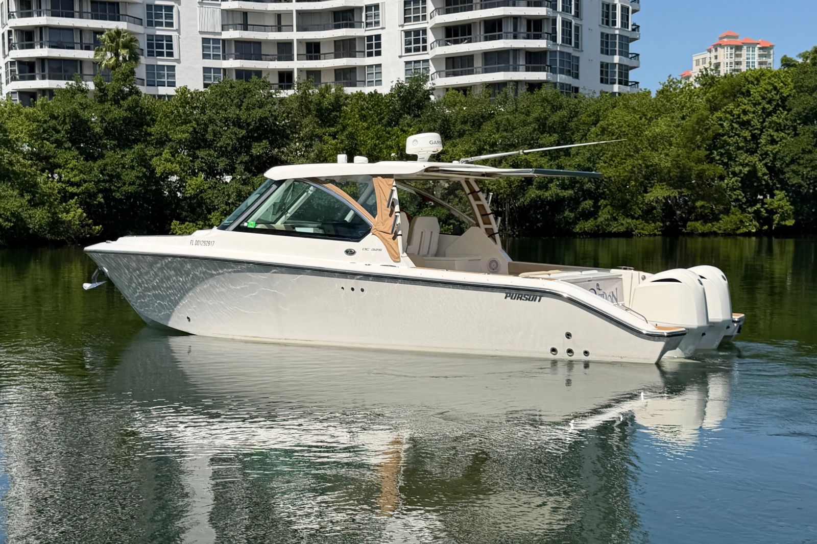 2016 Pursuit DC 325 Dual Console
