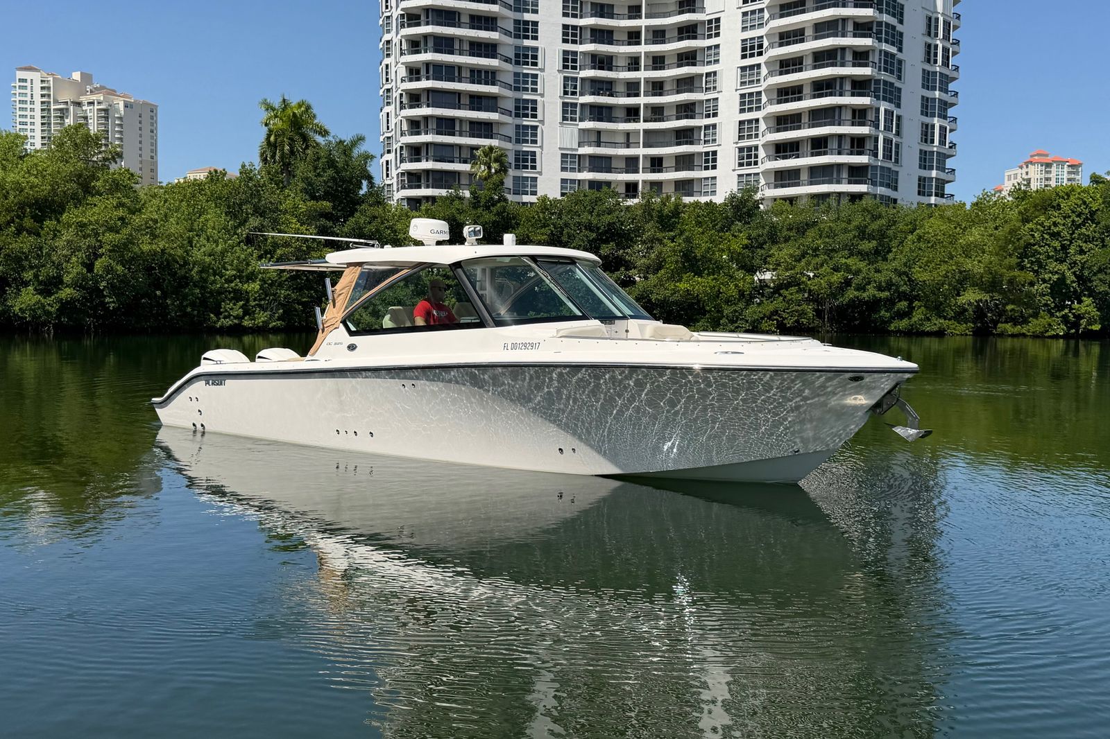 2016 Pursuit DC 325 Dual Console