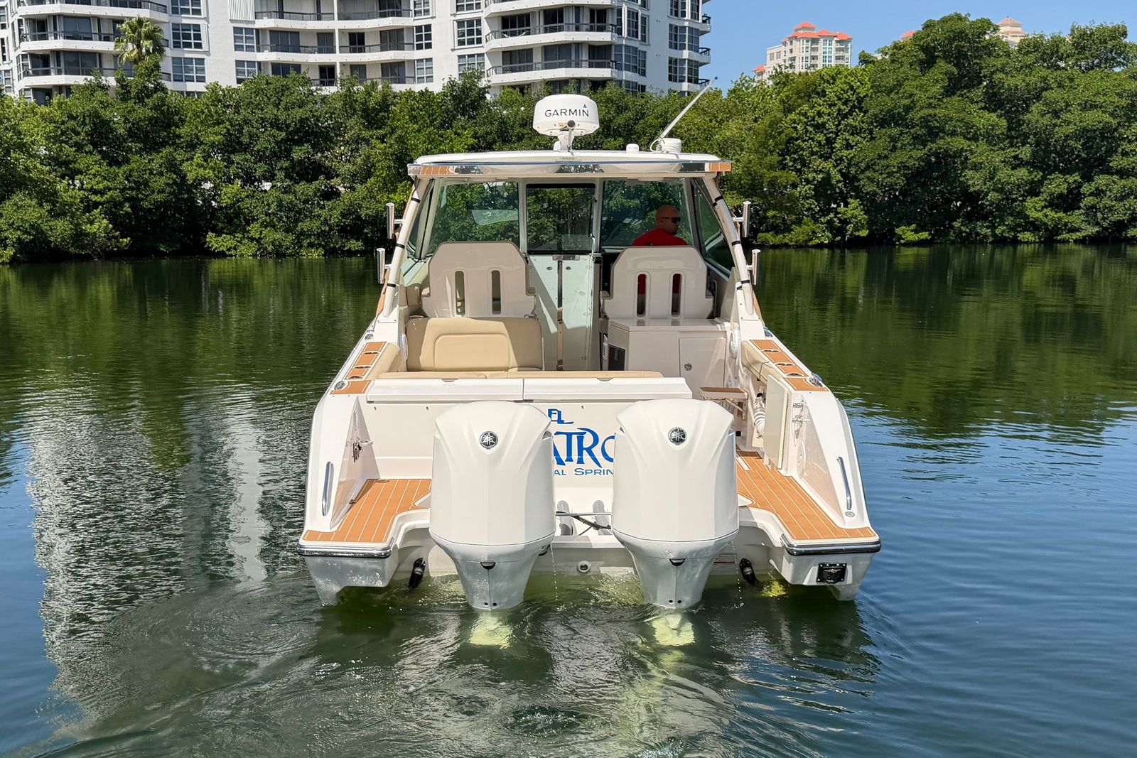 2016 Pursuit DC 325 Dual Console