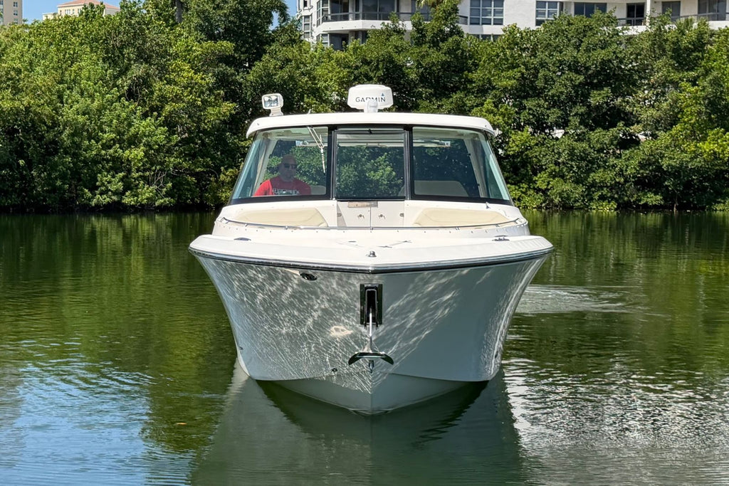 2016 Pursuit DC 325 Dual Console
