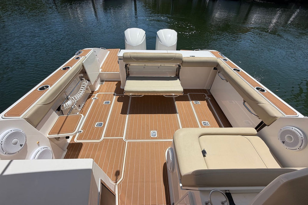 2016 Pursuit DC 325 Dual Console