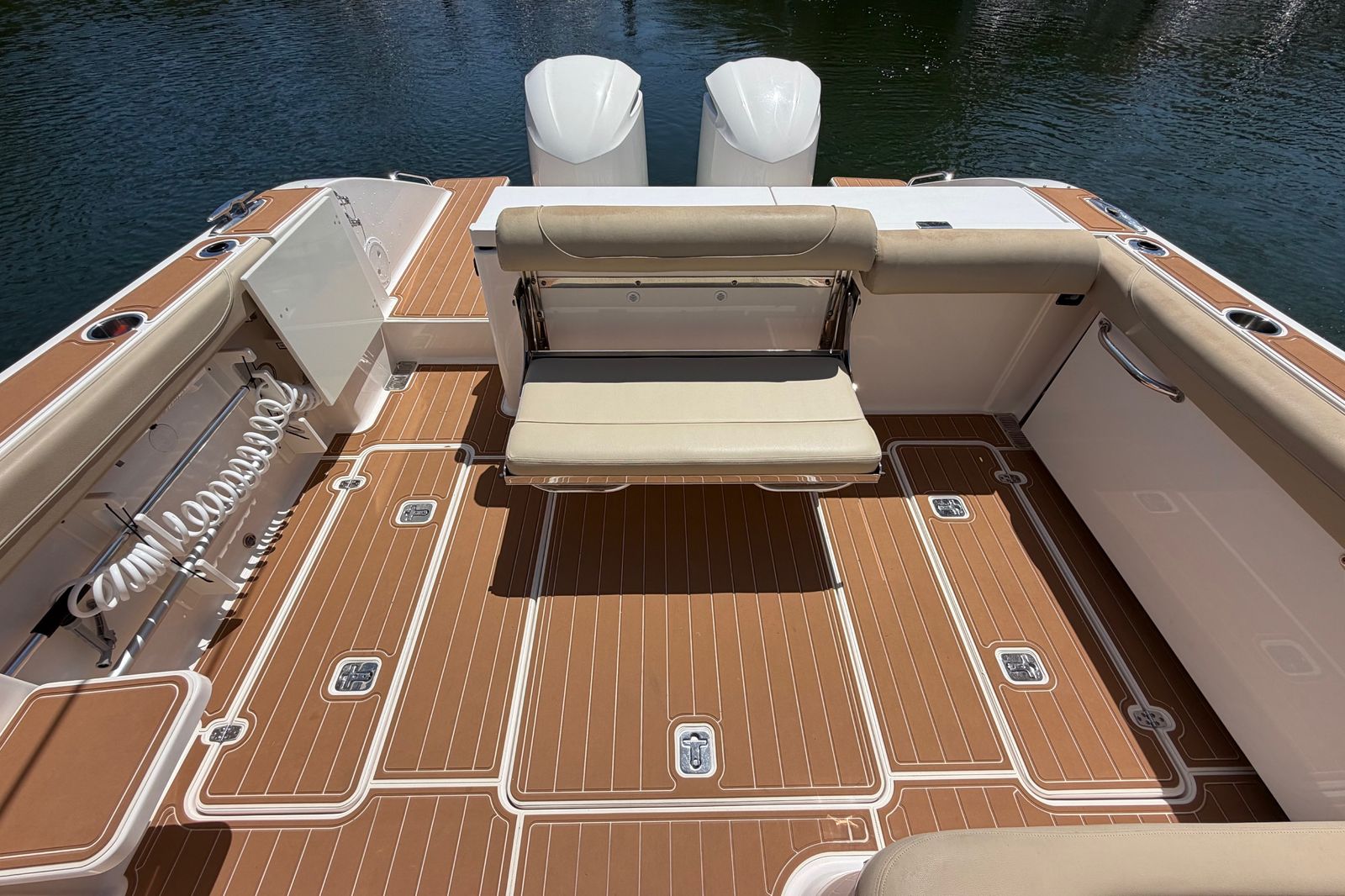 2016 Pursuit DC 325 Dual Console