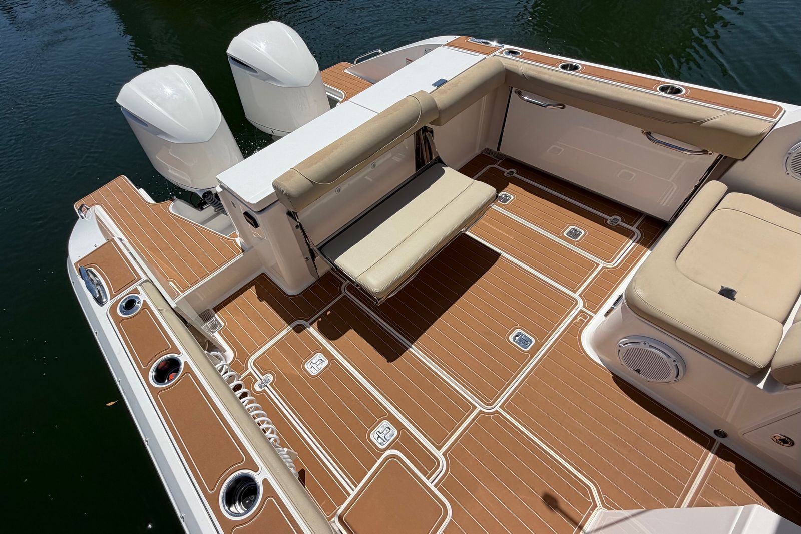 2016 Pursuit DC 325 Dual Console