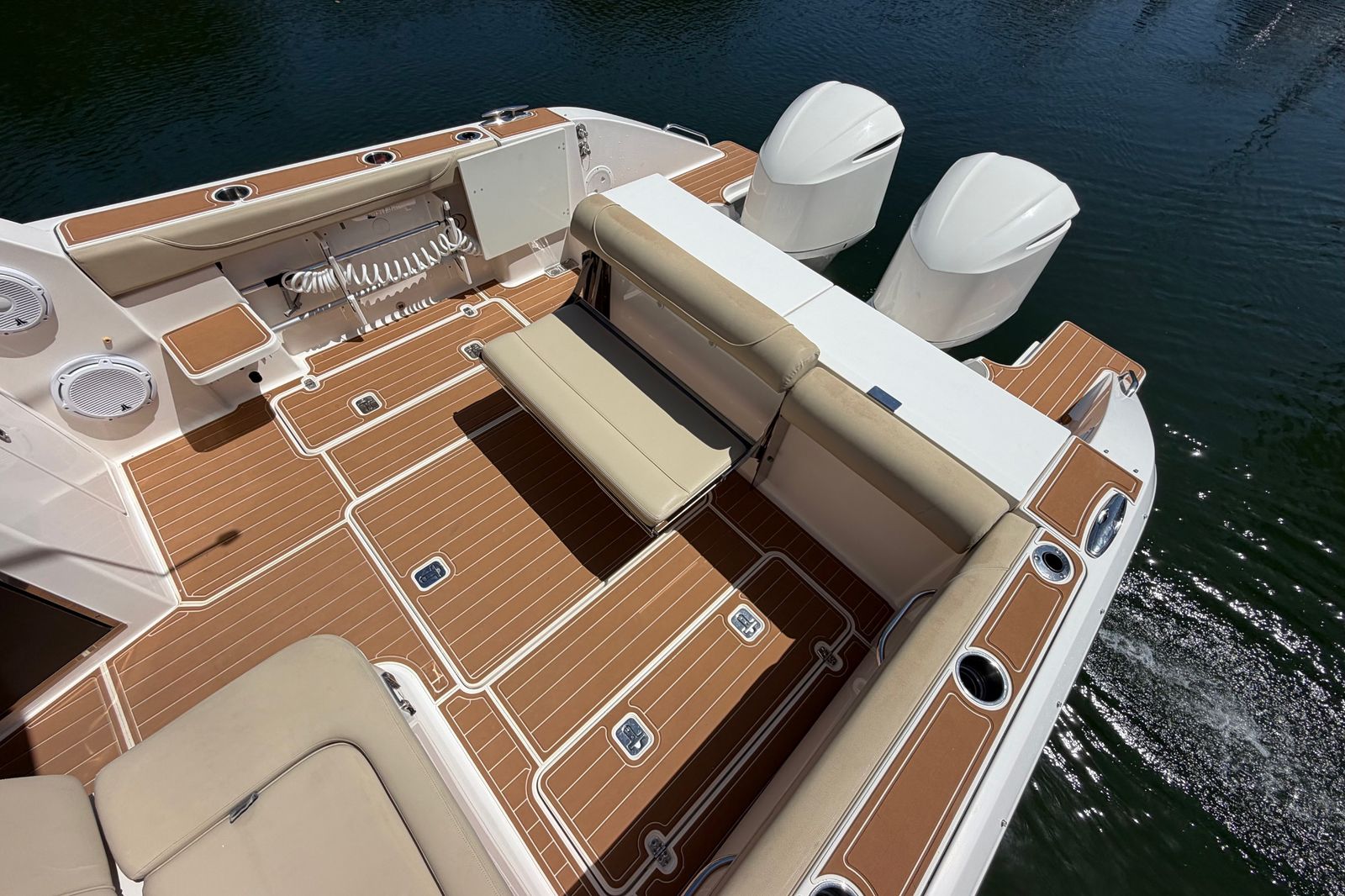2016 Pursuit DC 325 Dual Console