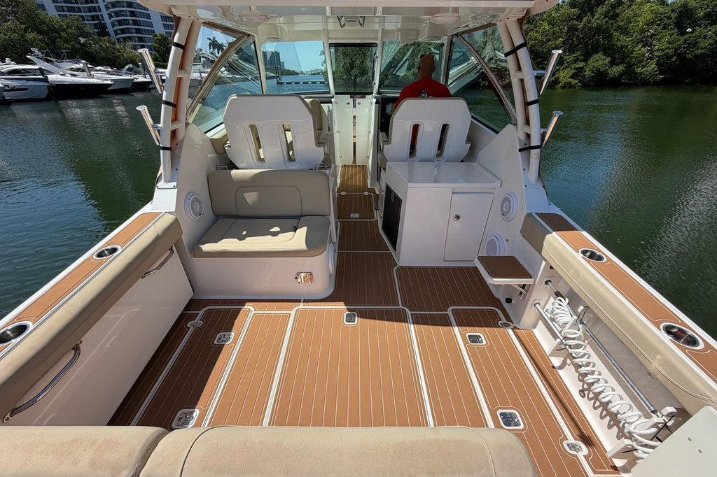 2016 Pursuit DC 325 Dual Console