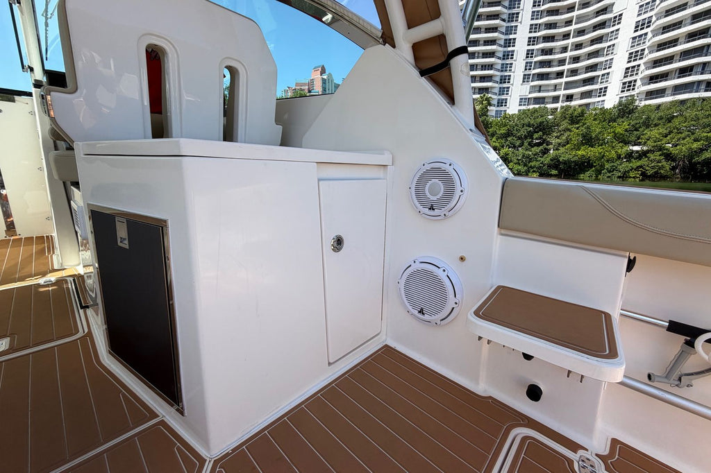 2016 Pursuit DC 325 Dual Console