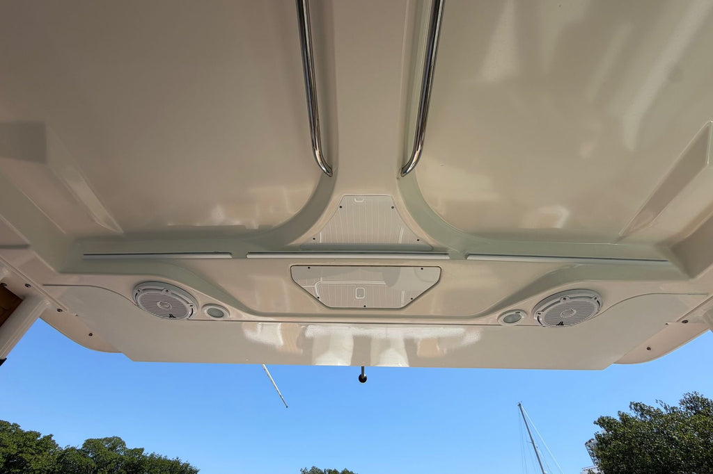 2016 Pursuit DC 325 Dual Console