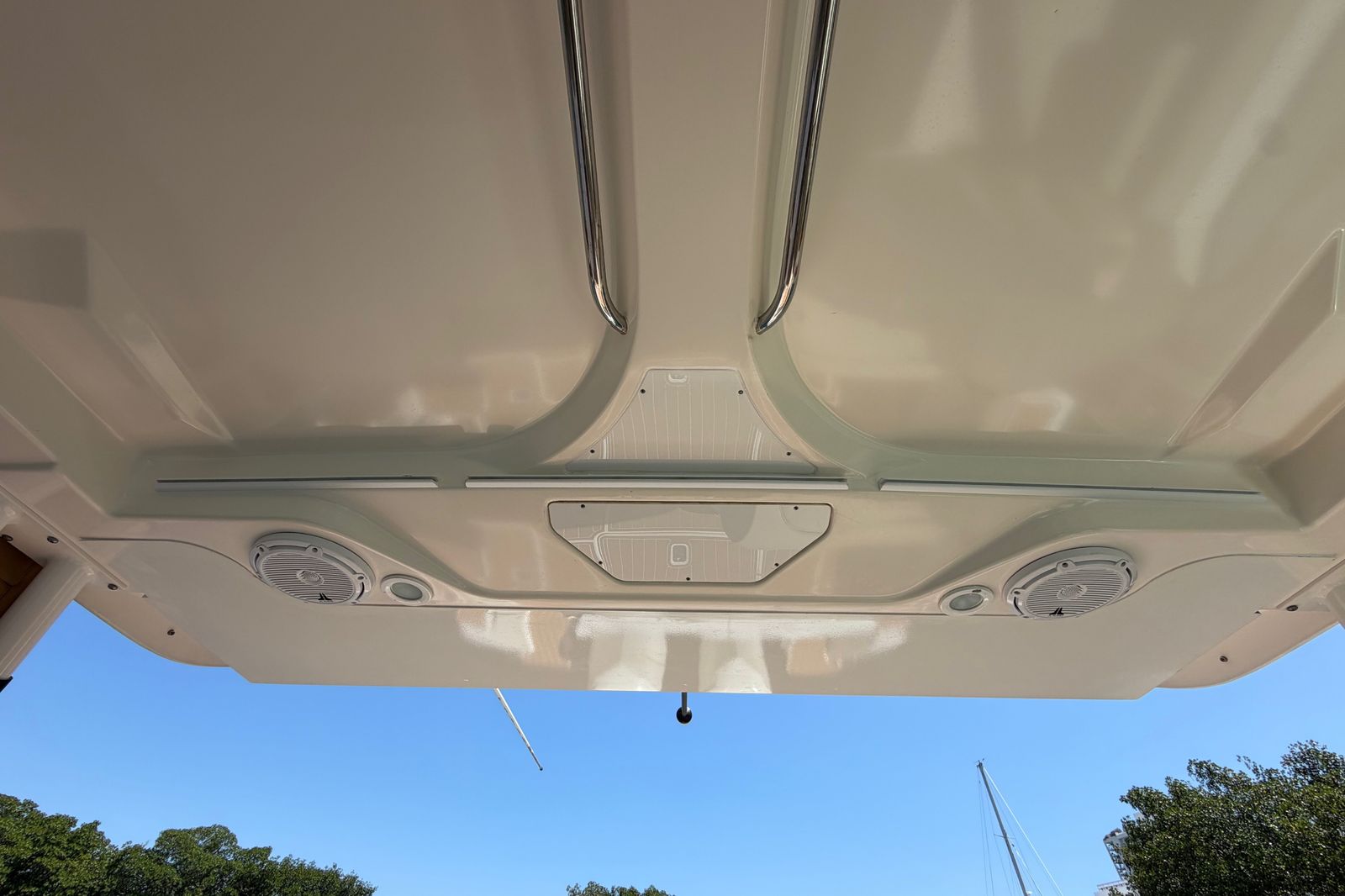 2016 Pursuit DC 325 Dual Console
